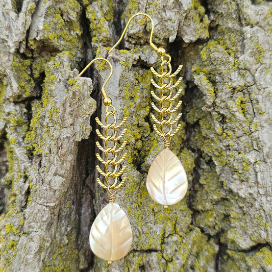 Mother of Pearl Leaf Earrings – 18kt Gold Chain Dangles, Nature-Inspired Design